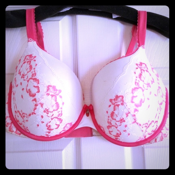 Victoria's Secret Other - Pink and white bra